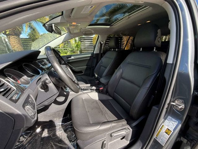 2019 Volkswagen Golf SE