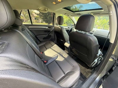 2019 Volkswagen Golf SE