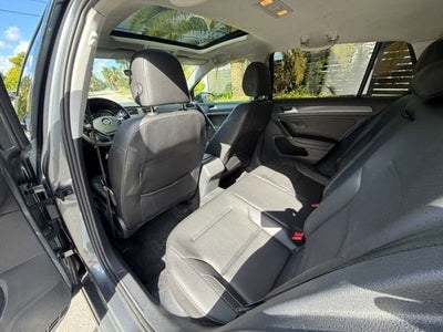 2019 Volkswagen Golf SE