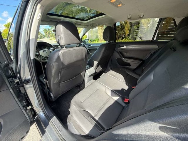 2019 Volkswagen Golf SE