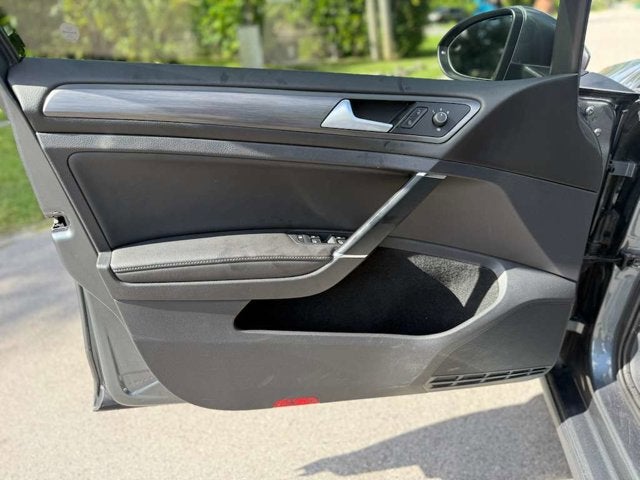 2019 Volkswagen Golf SE