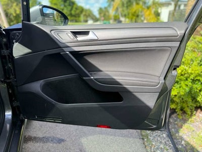 2019 Volkswagen Golf SE