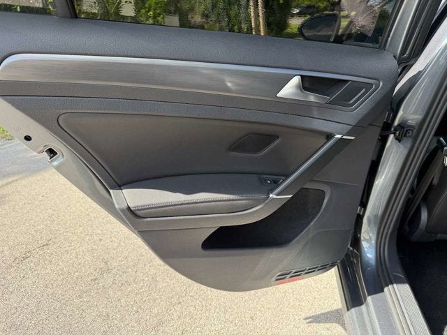 2019 Volkswagen Golf SE