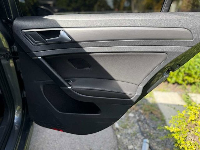 2019 Volkswagen Golf SE