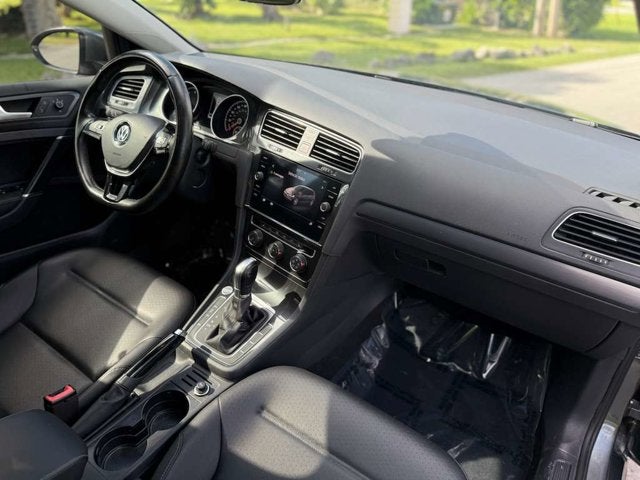 2019 Volkswagen Golf SE