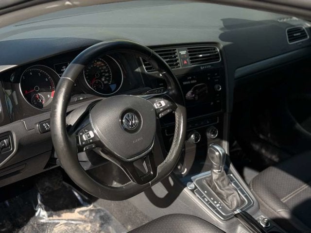 2019 Volkswagen Golf SE