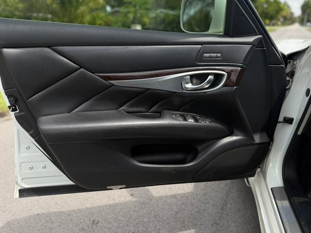 2014 INFINITI Q70 4dr Sdn V6 RWD