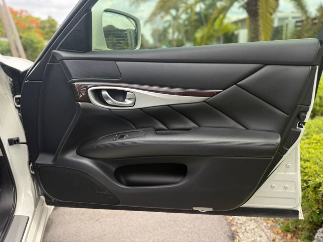 2014 INFINITI Q70 4dr Sdn V6 RWD