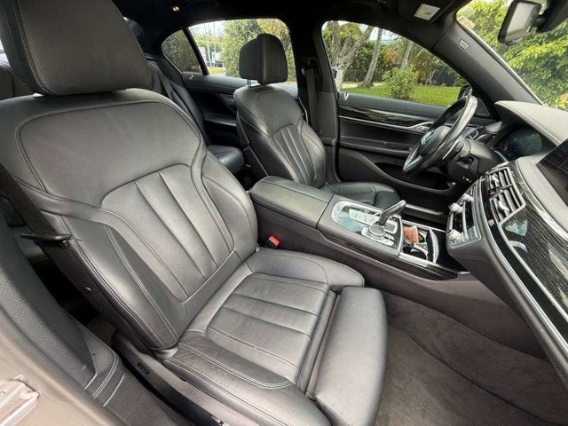 2022 BMW 7 Series 740i