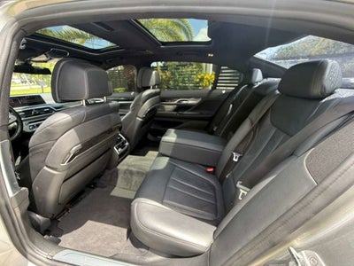 2022 BMW 7 Series 740i