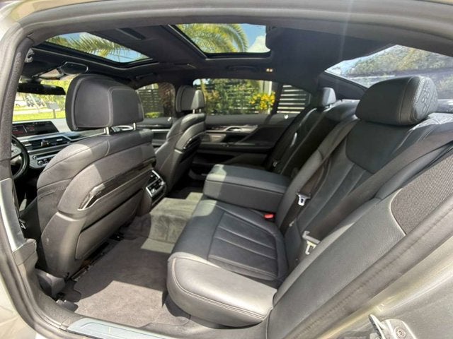 2022 BMW 7 Series 740i