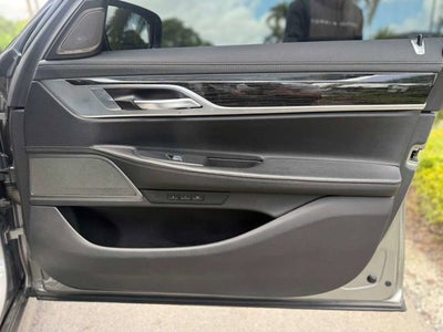 2022 BMW 7 Series 740i