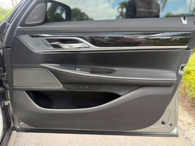 2022 BMW 7 Series 740i