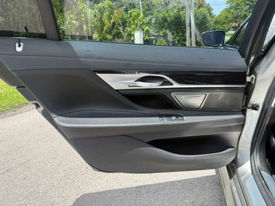 2022 BMW 7 Series 740i