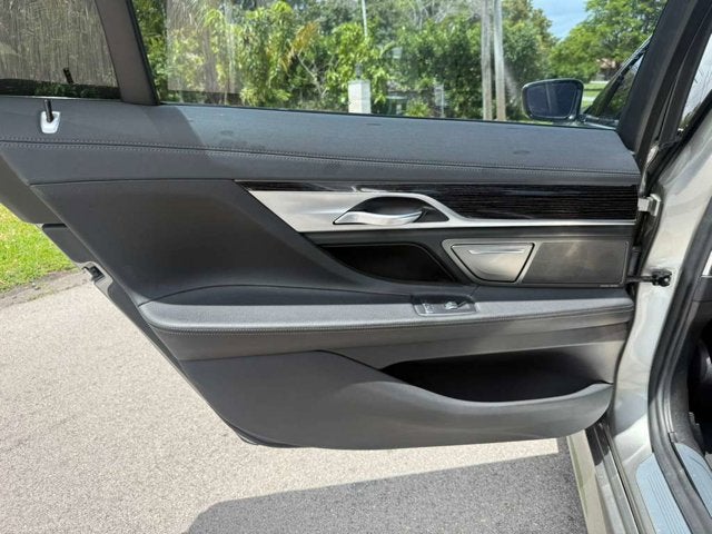 2022 BMW 7 Series 740i