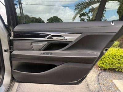 2022 BMW 7 Series 740i