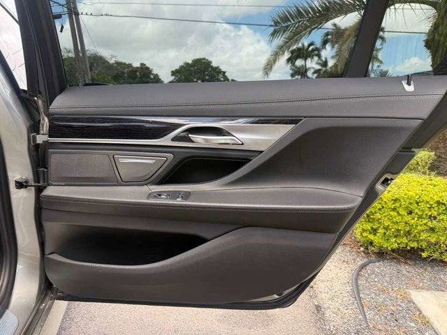 2022 BMW 7 Series 740i