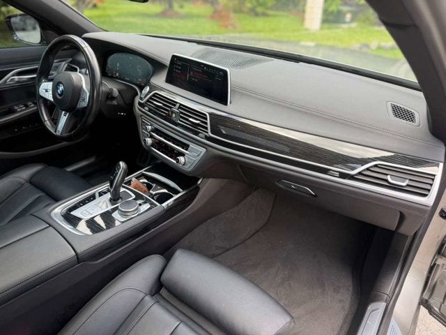 2022 BMW 7 Series 740i
