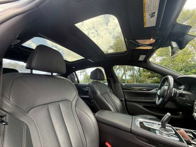 2022 BMW 7 Series 740i