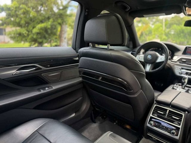 2022 BMW 7 Series 740i