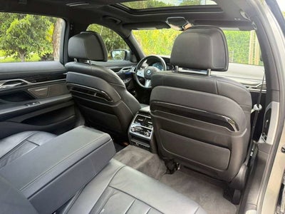 2022 BMW 7 Series 740i