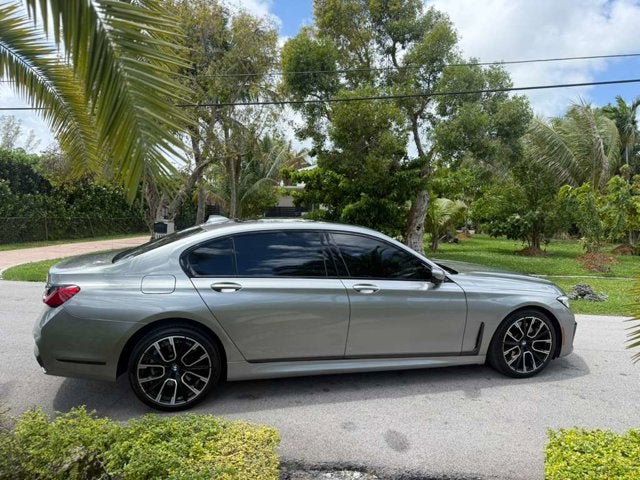 2022 BMW 7 Series 740i