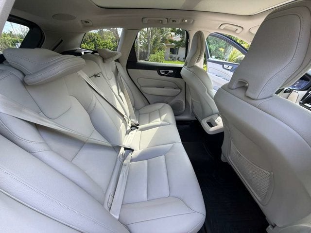 2023 Volvo XC60 Plus Bright Theme