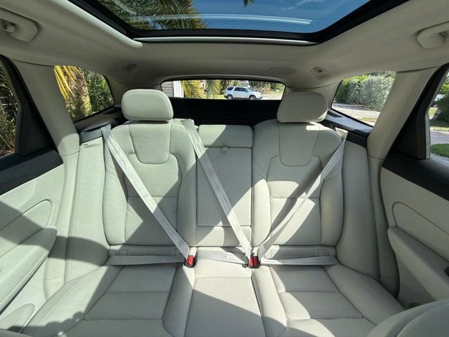 2023 Volvo XC60 Plus Bright Theme