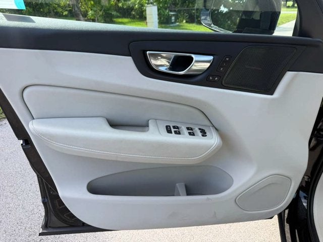 2023 Volvo XC60 Plus Bright Theme