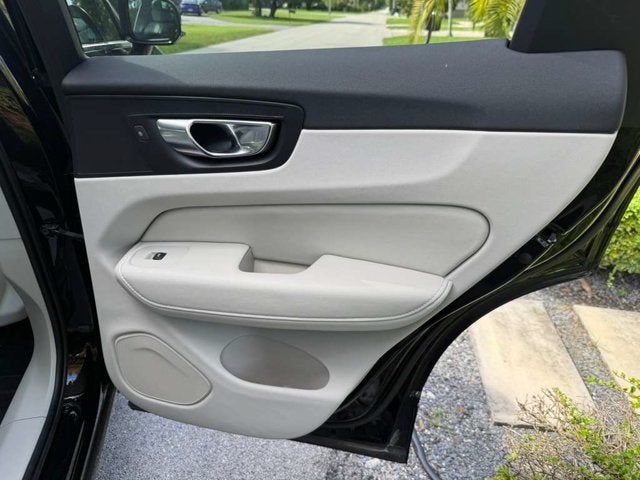 2023 Volvo XC60 Plus Bright Theme