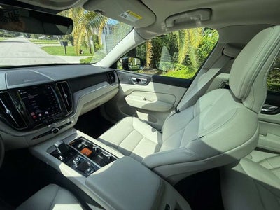 2023 Volvo XC60 Plus Bright Theme
