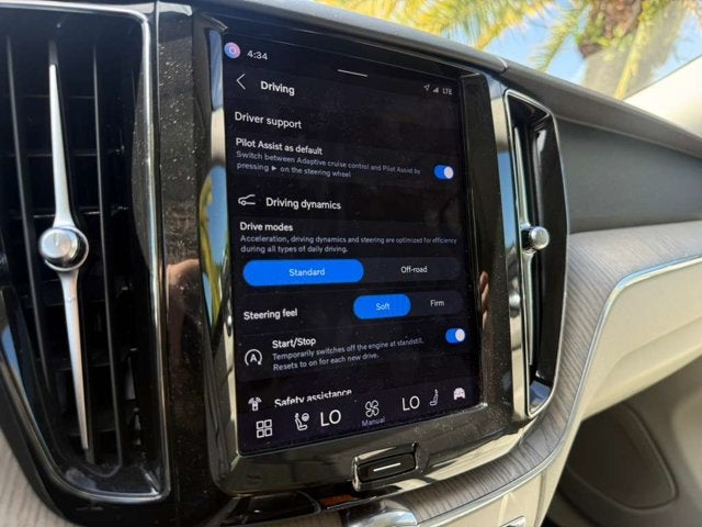2023 Volvo XC60 Plus Bright Theme