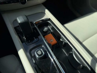 2023 Volvo XC60 Plus Bright Theme