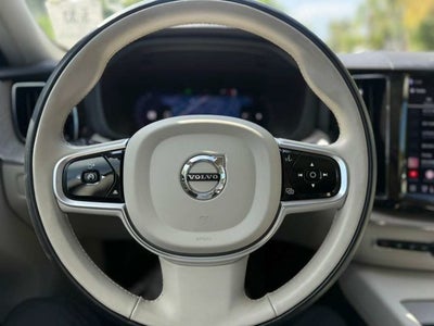 2023 Volvo XC60 Plus Bright Theme